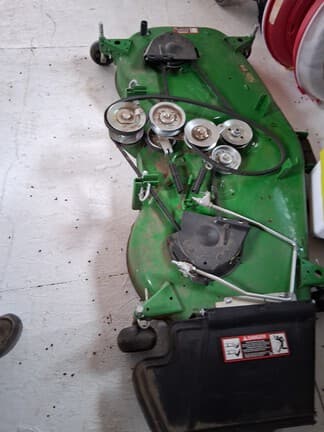 Image of John Deere X580 equipment image 4