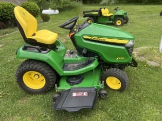 Image of John Deere X580 equipment image 1