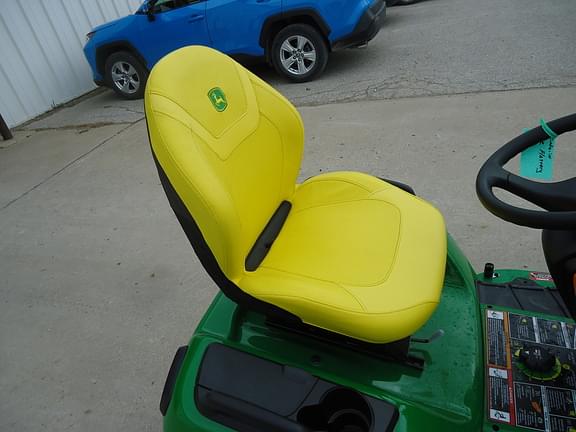 Image of John Deere X590 equipment image 3