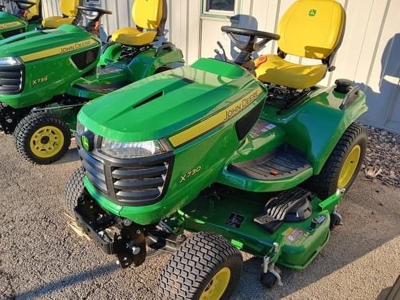 Image of John Deere X730 equipment image 2