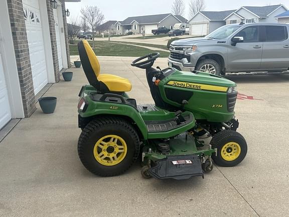 Image of John Deere X734 equipment image 3