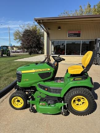 Image of John Deere X738 equipment image 4