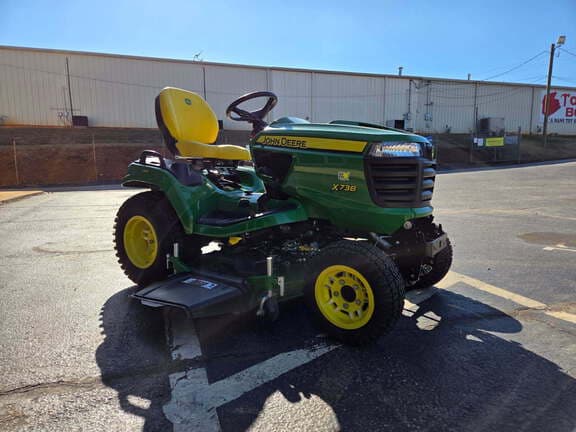 Image of John Deere X738 equipment image 4