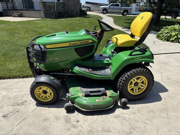 Image of John Deere X739 equipment image 1