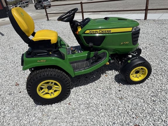 Image of John Deere X739 equipment image 2