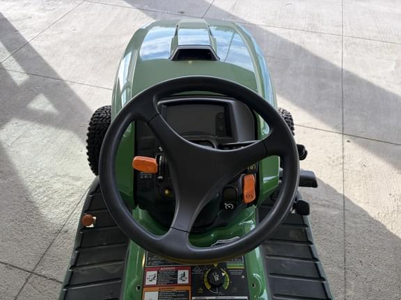 Image of John Deere X758 equipment image 2