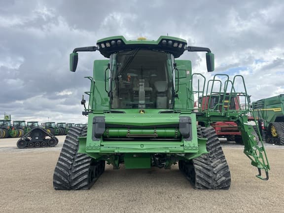 Image of John Deere X9 1000 equipment image 2