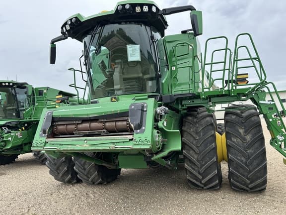 Image of John Deere X9 1000 equipment image 1