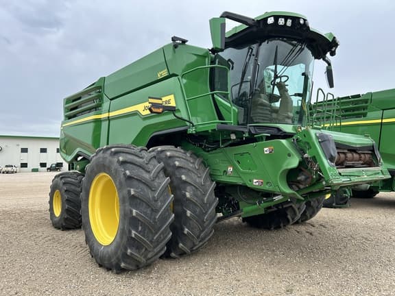 Image of John Deere X9 1000 equipment image 2