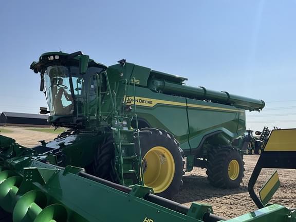 Image of John Deere X9 1000 equipment image 3