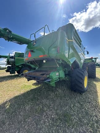 Image of John Deere X9 1000 equipment image 2