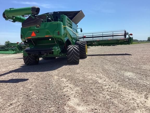 Image of John Deere X9 1000 equipment image 4