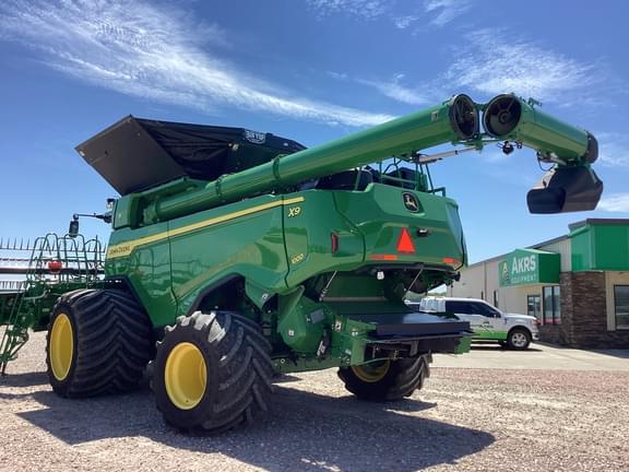 Image of John Deere X9 1000 equipment image 1