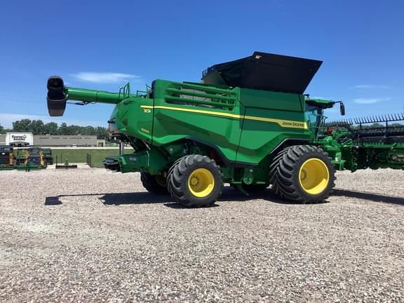 Image of John Deere X9 1000 equipment image 3