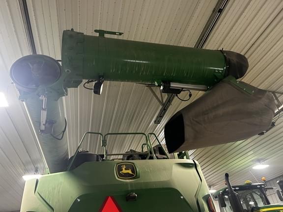 Image of John Deere X9 1000 equipment image 4