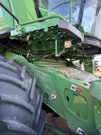 Image of John Deere X9 1000 equipment image 2