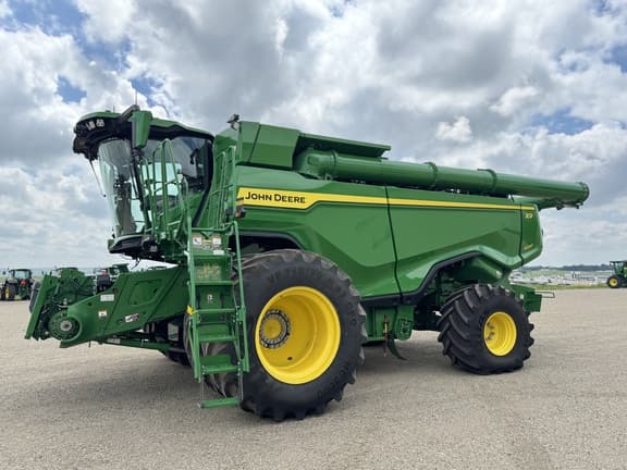 Image of John Deere X9 1000 equipment image 1