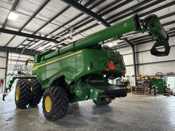 Image of John Deere X9 1000 equipment image 4