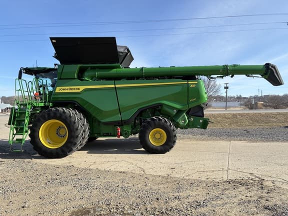 Image of John Deere X9 1000 equipment image 1