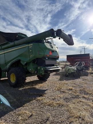 Image of John Deere X9 1000 equipment image 2