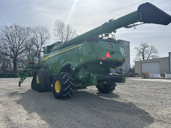Image of John Deere X9 1000 equipment image 2
