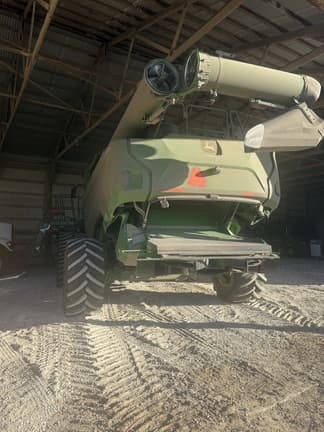 Image of John Deere X9 1000 equipment image 2
