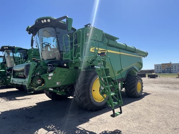 Image of John Deere X9 1100 equipment image 2