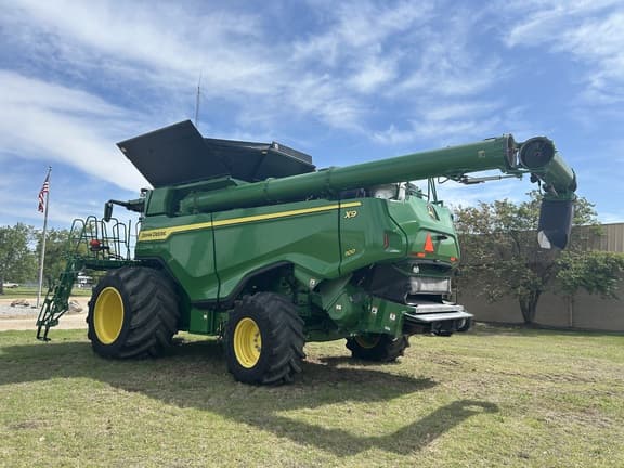 Image of John Deere X9 1100 equipment image 2