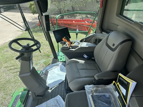 Image of John Deere X9 1100 equipment image 1