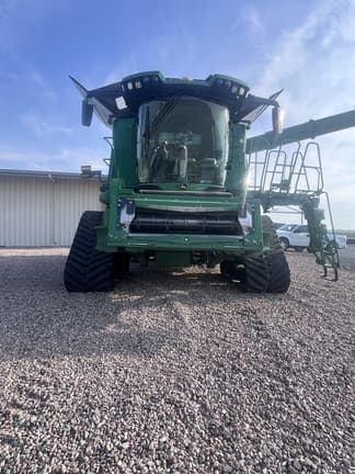 Image of John Deere X9 1100 equipment image 1