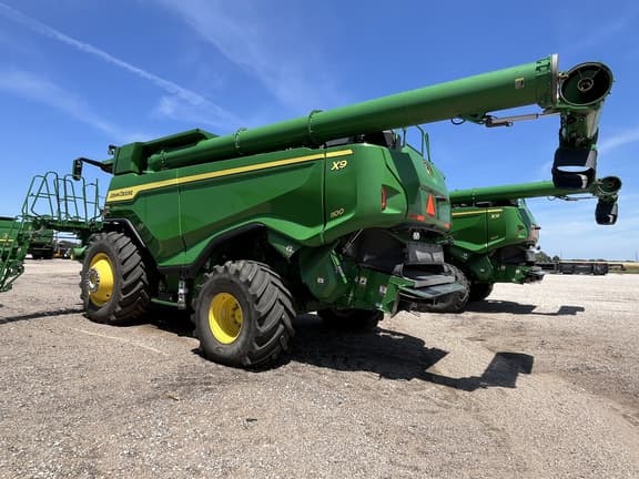 Image of John Deere X9 1100 equipment image 4