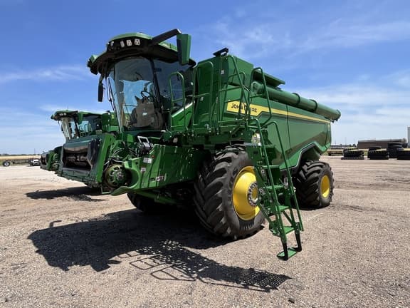 Image of John Deere X9 1100 equipment image 1