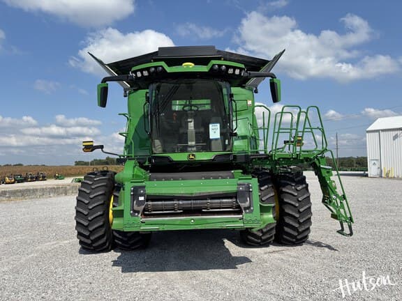 Image of John Deere X9 1100 equipment image 2