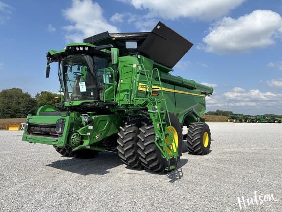 Image of John Deere X9 1100 equipment image 1