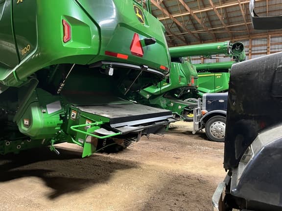 Image of John Deere X9 1100 equipment image 4