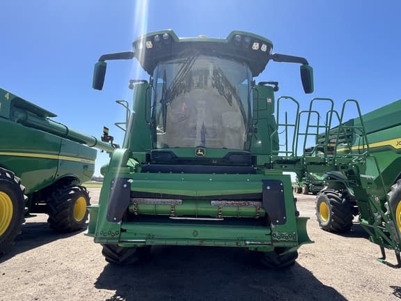 Image of John Deere X9 1100 equipment image 3