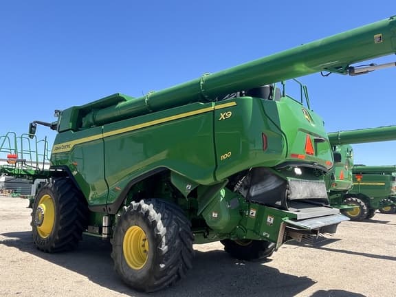 Image of John Deere X9 1100 equipment image 4