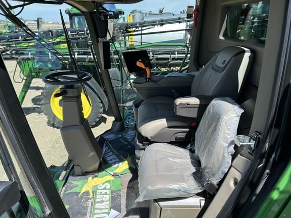 Image of John Deere X9 1100 equipment image 4