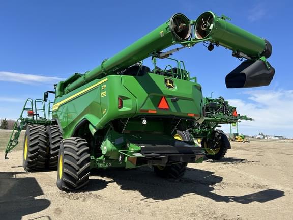 Image of John Deere X9 1100 equipment image 2