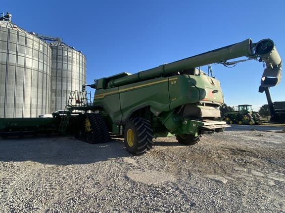 Image of John Deere X9 1100 equipment image 3