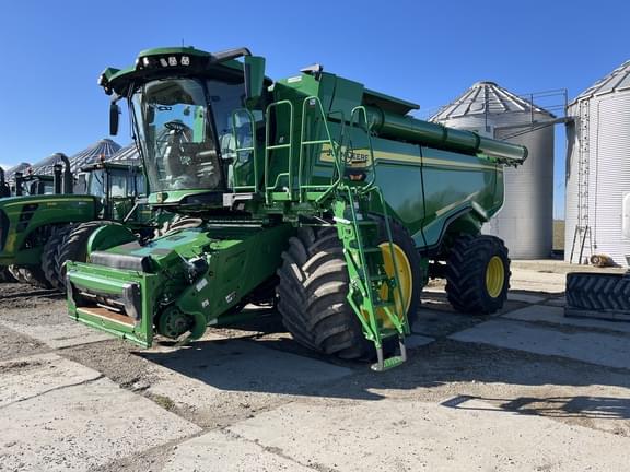 Image of John Deere X9 1100 equipment image 2