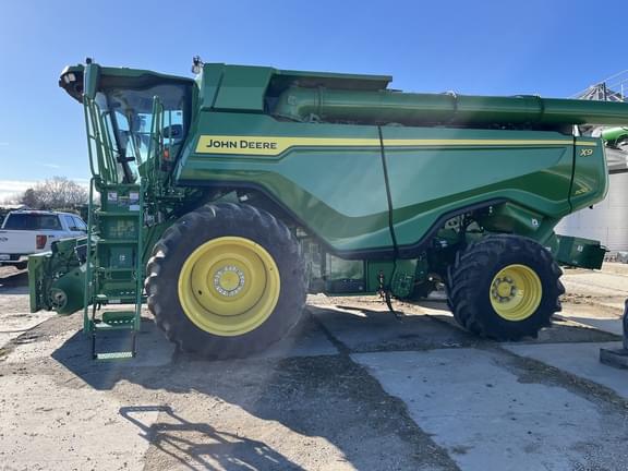 Image of John Deere X9 1100 equipment image 3