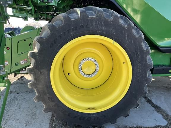 Image of John Deere X9 1100 equipment image 4