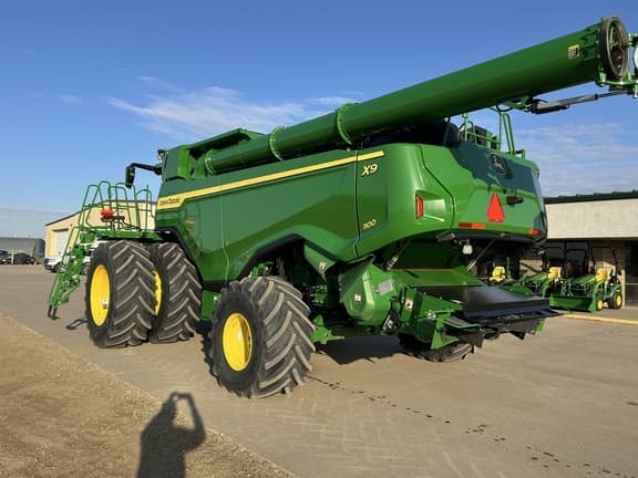 Image of John Deere X9 1100 equipment image 2