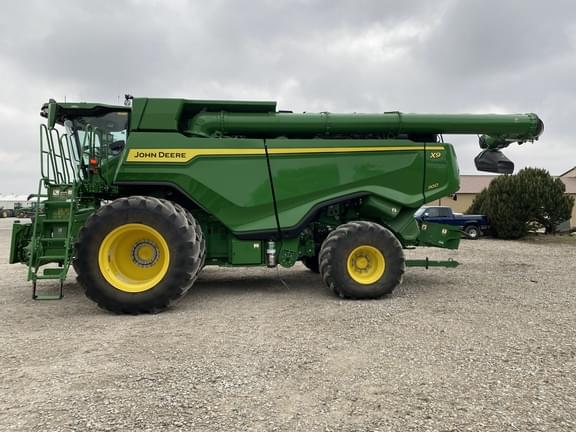 Image of John Deere X9 1100 equipment image 1