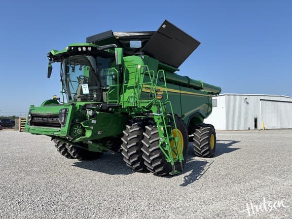 Image of John Deere X9 1100 equipment image 2