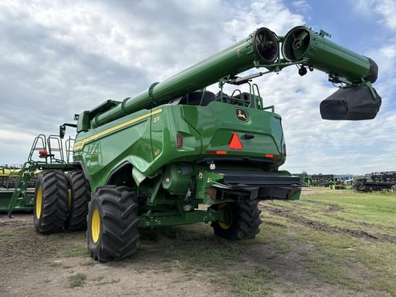 Image of John Deere X9 1100 equipment image 3