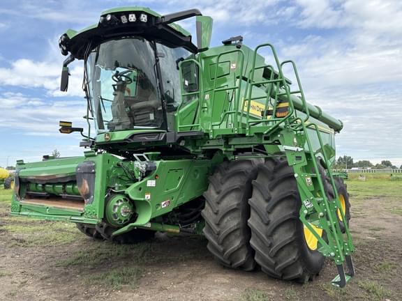 Image of John Deere X9 1100 equipment image 1