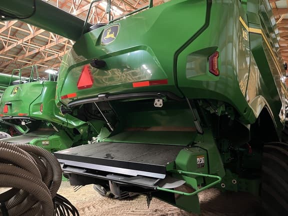 Image of John Deere X9 1100 equipment image 2