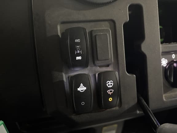 Image of John Deere XUV 835M equipment image 4